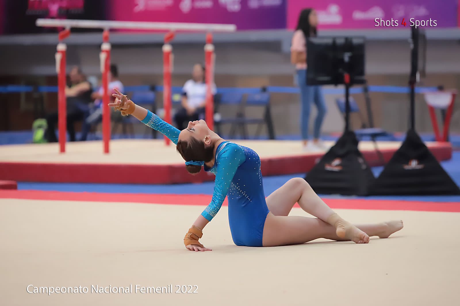 Daniela del Río en la pose final de su rutina de piso